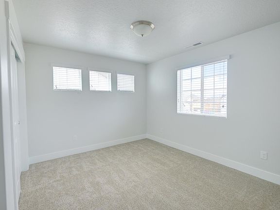 5th image of 846 W 2750 N
