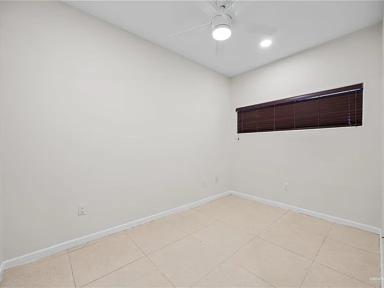 813 Travis St #408 — Photo 16
