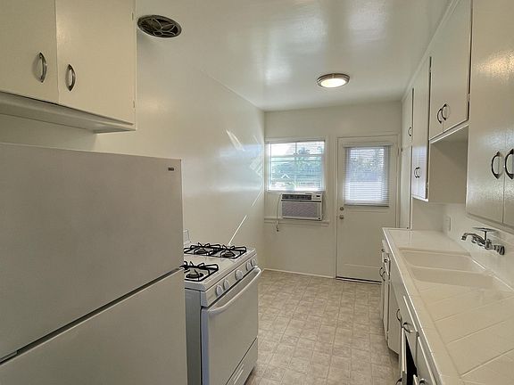 4th image of 151 N Beachwood Dr #11213705