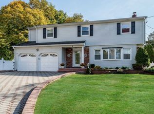 2 Hickman Ct, Syosset, NY 11791