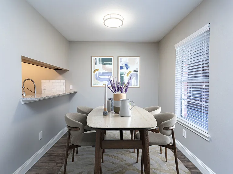 Stratford House Apartments — Photo 12