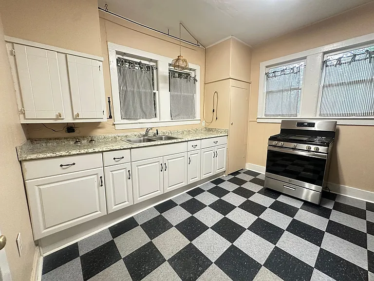 1340 Lincoln St — Photo 4