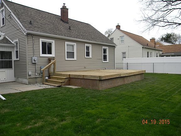 more view of deck/yard