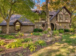 6N419 Ferson Woods Dr, St Charles, IL 60175