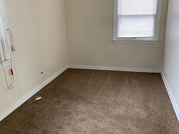 4th image of 116 1/2 W Lockeford St