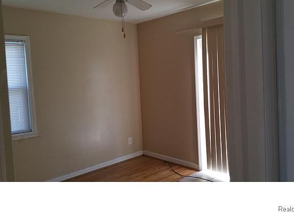 3rd image of 2205 McLain Ave