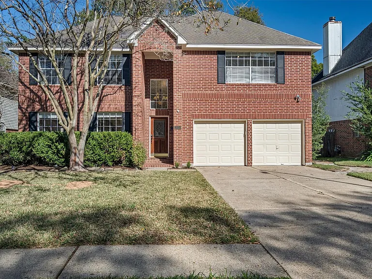 2630 Lakeway Dr — Photo 1