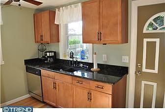 4th image of 132 E Greenwood Ave