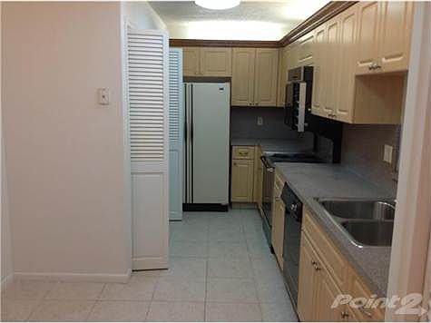5th image of 3308 Oak Dr #A