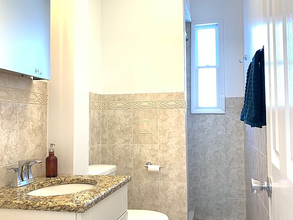 5th image of 2428 Cambreleng Ave Floor 2