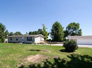 3037 Palo Marsh Rd, Palo, IA 52324