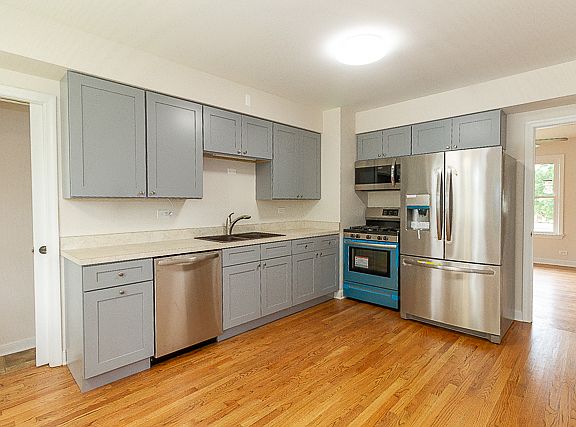 4th image of 1633 Kensington Ave