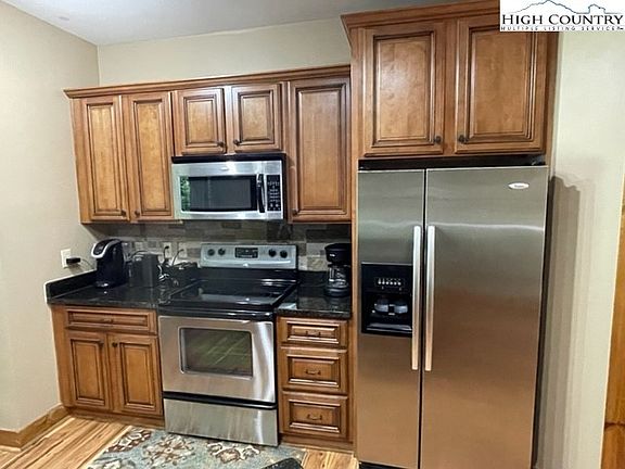 4th image of 135 Wapiti Way #8-D