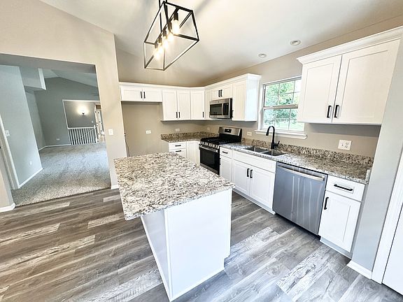 3rd image of 15537 Tyndall Ct