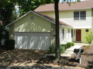 1536 Charlemont Dr, Chesterfield, MO