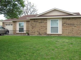 421 Alva Dr, Grand Prairie, TX 75052
