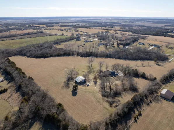 4444 NW Menoken Rd, Topeka, KS 66618