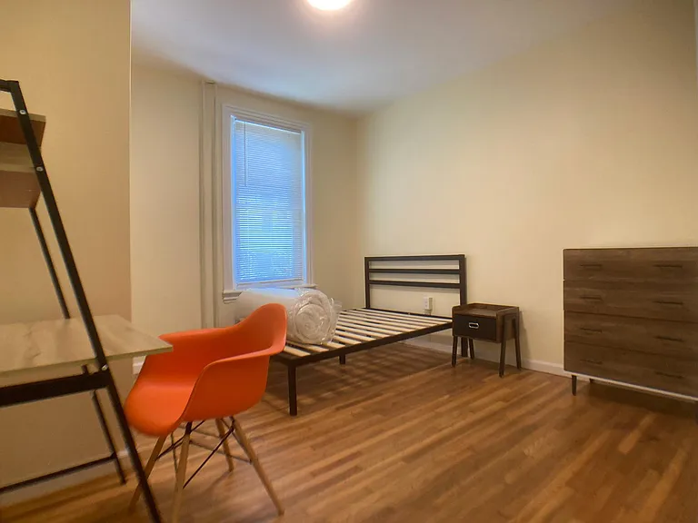 540 Carlton Ave — Photo 3