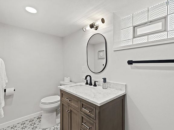 3rd image of 1608 N Astor St