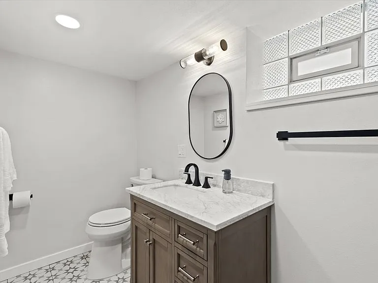 1608 N Astor St — Photo 3