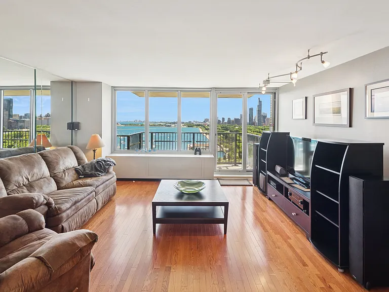 400 E Randolph St #1809 — Photo 3