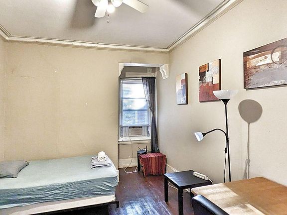 4th image of 322 S 42nd St APT 2