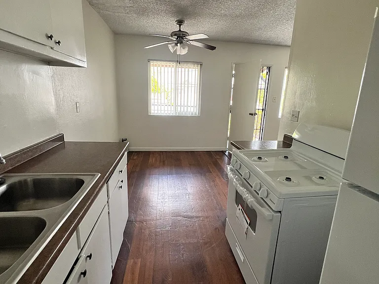 581 E Pleasant St #6 — Photo 2
