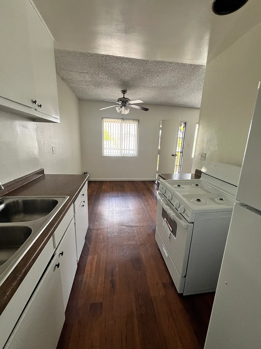 Building Photo - 581 E Pleasant St #6