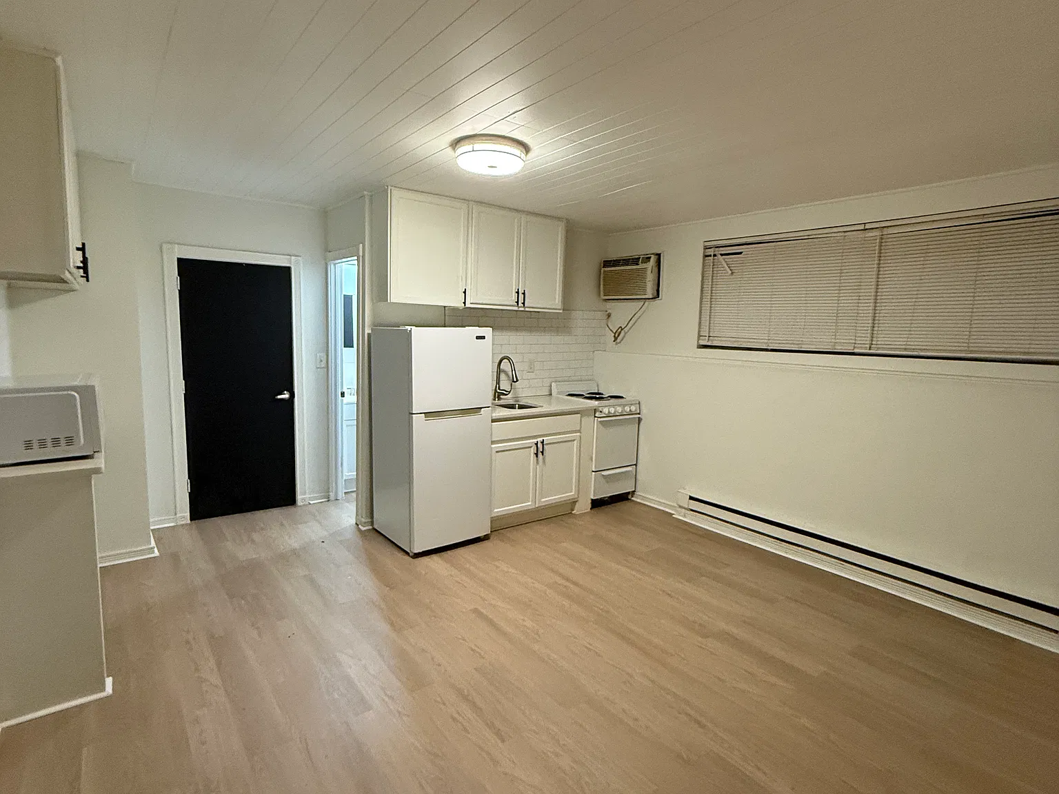 Studio, 217 sqft, $1,900 — Photo 2