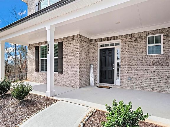 3rd image of 3479 Jasmine Way SW