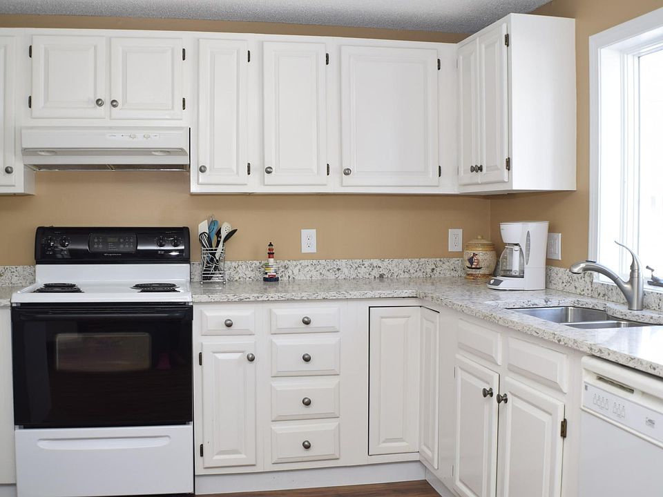 1st image of 3 Pearl Ave