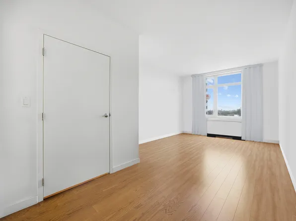 40-28 College Point Boulevard image 19 of 25