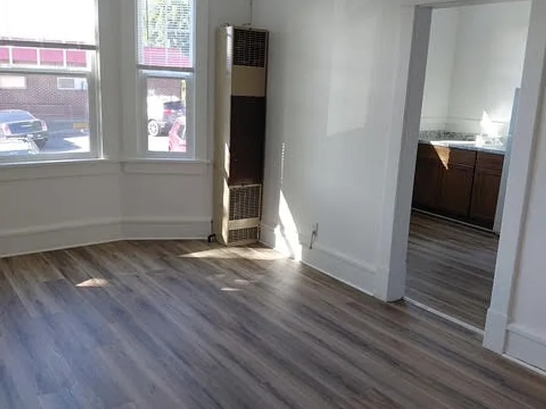 133 N Market Blvd — Photo 3