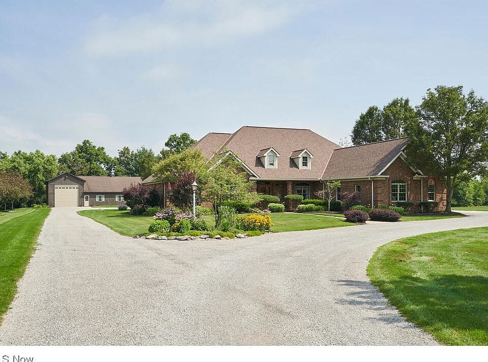 1st image of 697 Huntley Dr