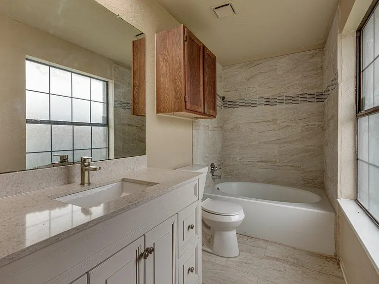 10611 Woodleaf Dr — Photo 5