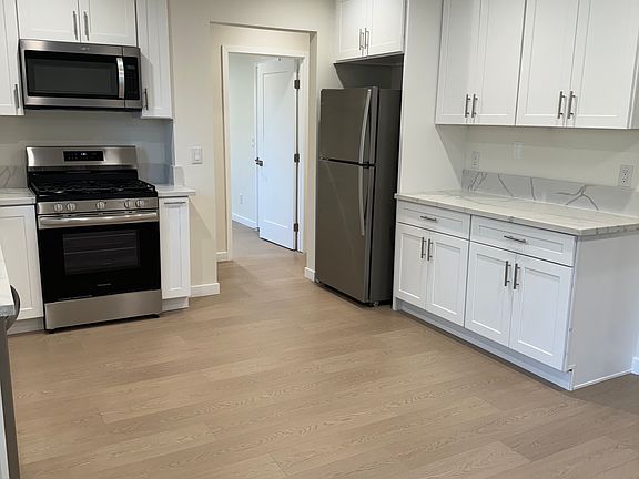 3rd image of 5008 Hazeltine Ave APT 18