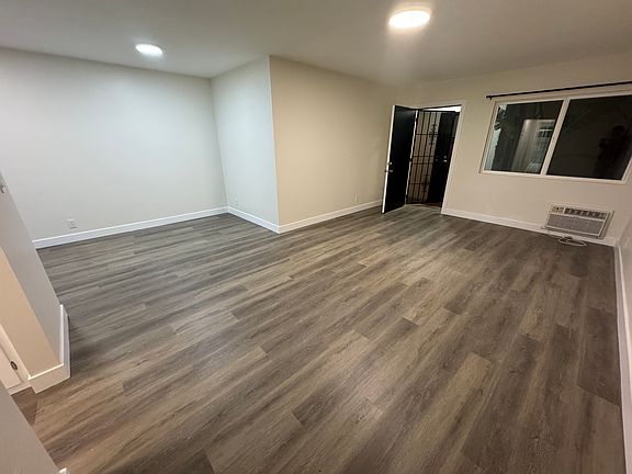 4th image of 7730 Lexington Ave #105
