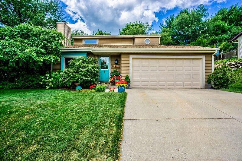 1st image of 412 N University Dr