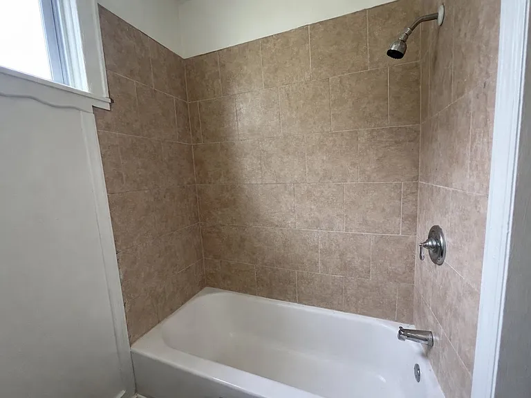 506 Tallman St — Photo 6