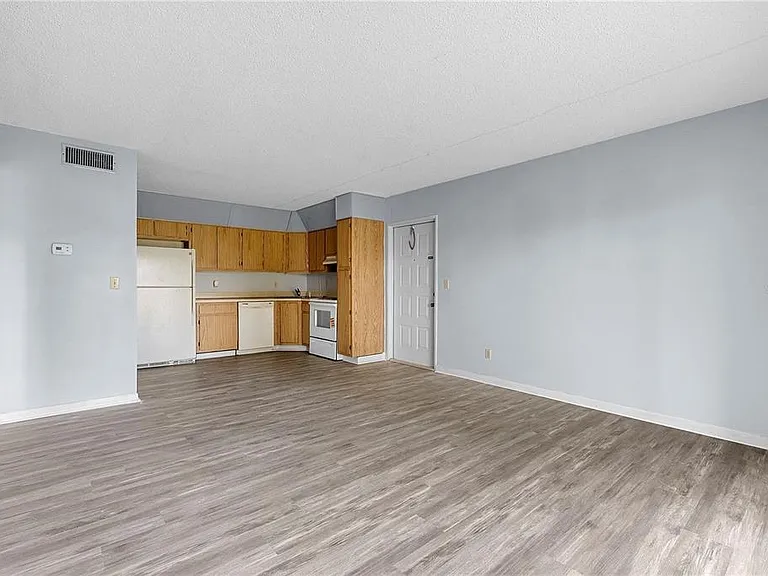 8203 Sun Spring Cir #62 — Photo 4