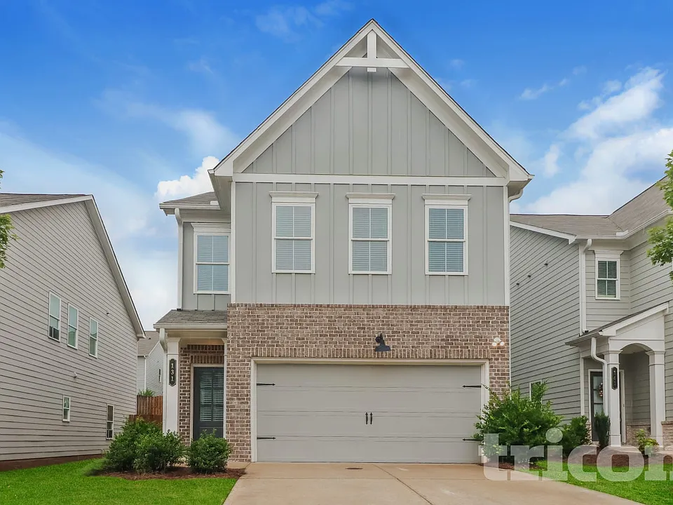 131 E Ridge Way