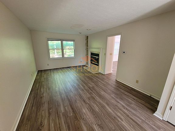 4th image of 1716 Ashbury Ct