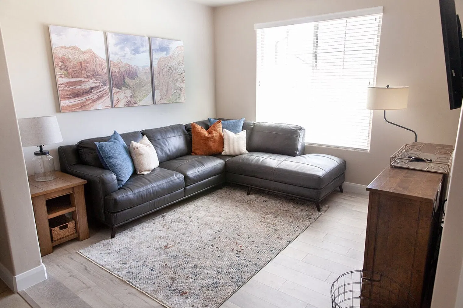 3 bed, 2.0 bath, 1517 sqft, $4,194 — Photo 1