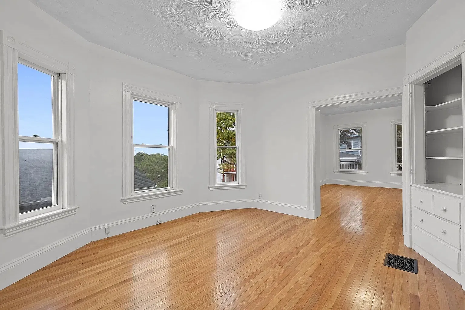 1 bed, 1250 sqft, $2,375 — Photo 4