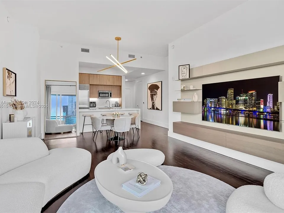 951 Brickell Ave #4211