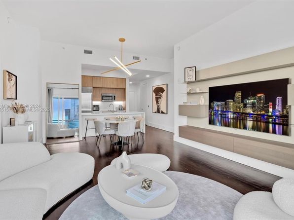 951 Brickell Ave APT 4211