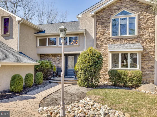 14 Corsham Dr, Medford, NJ 08055