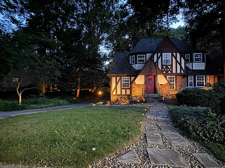 554 Greenvale Dr — Photo 6