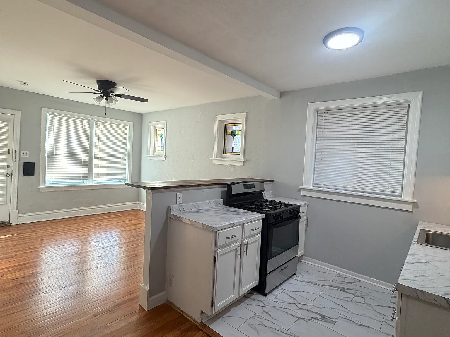 1 bed, 700 sqft, $895 — Photo 3