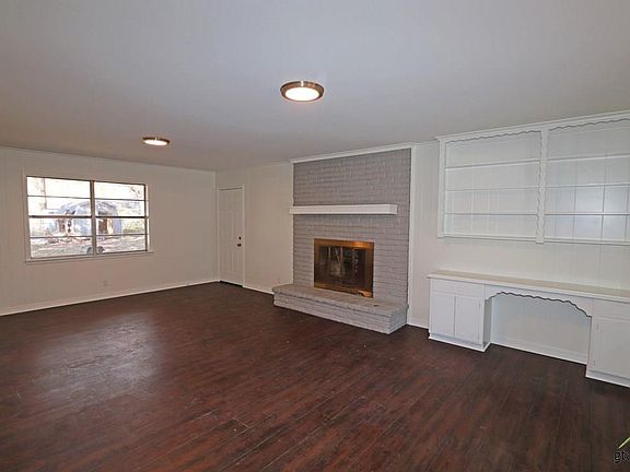 3rd image of 806 Neches Dr